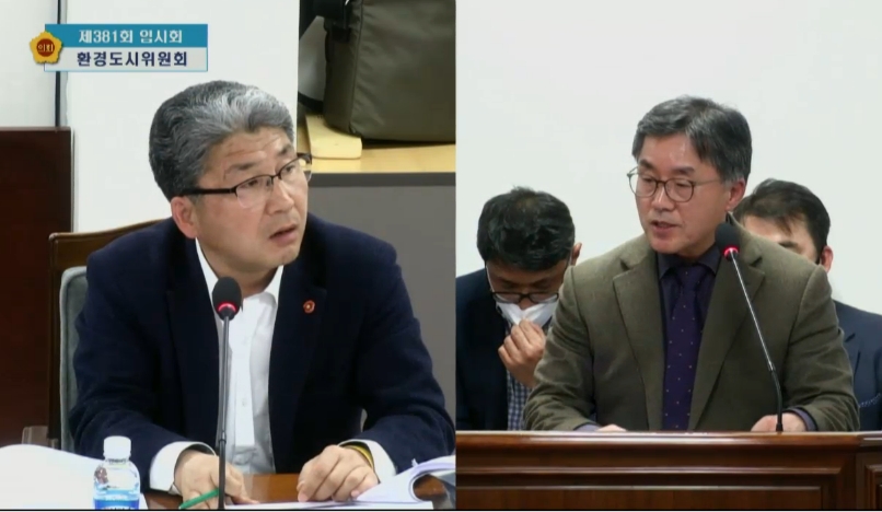 이상봉 의원(좌)이 신해원 관계자에게 질의하는 장면이다.(사진은 도의회 방송 갈무리)