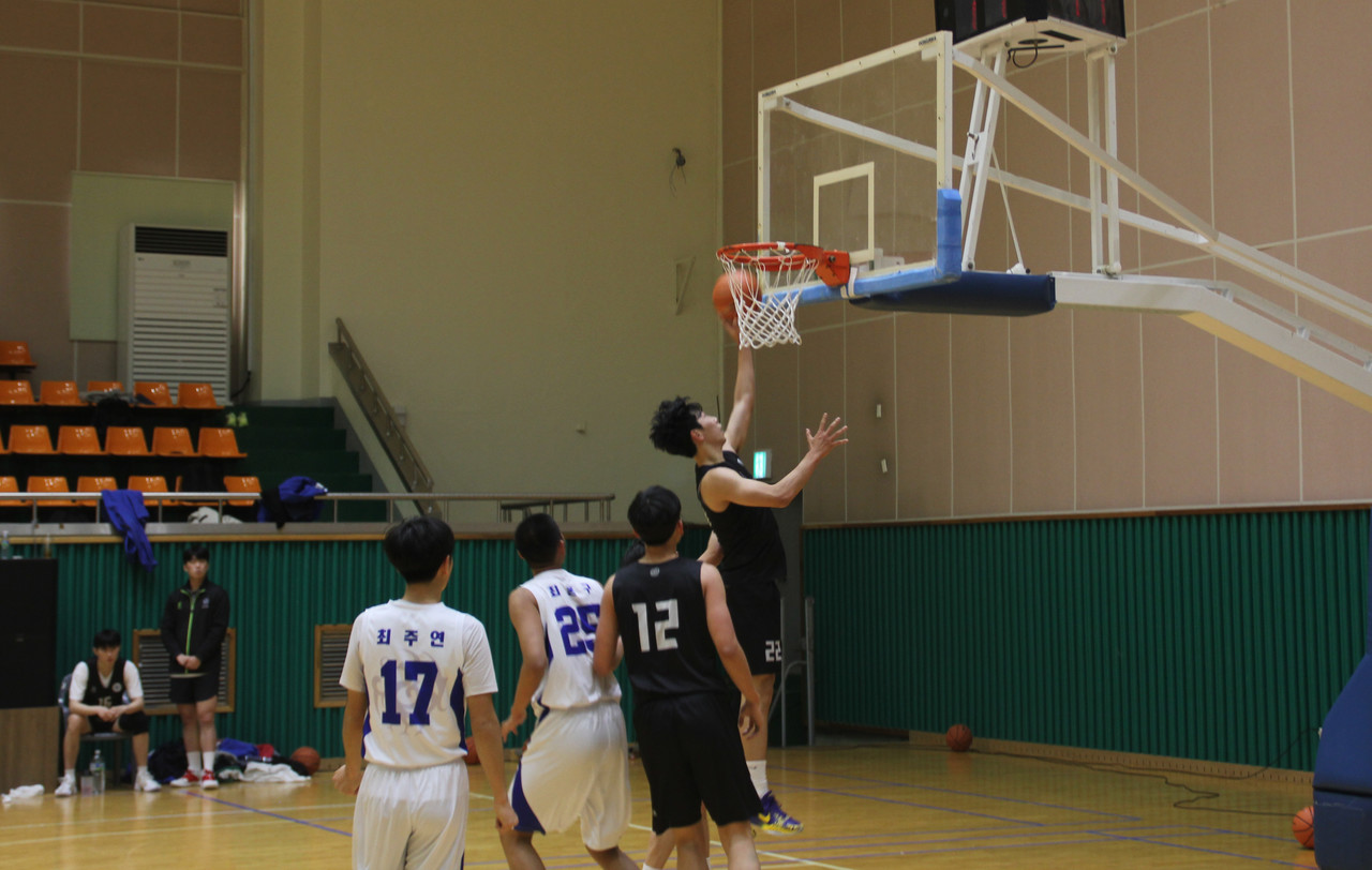 명지대 대 인헌고  시합중 (사진=강문혁 기자)