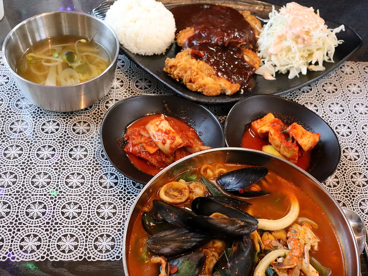 해물라면과 순심돈까스(사진=이화정 인턴기자)