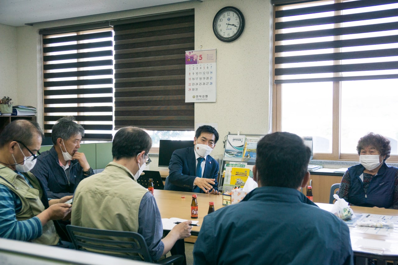 박찬식 후보가 대평리 마을회관을 찾아 대평어촌계와 간담회를 가졌다.(사진=박찬식 선거캠프 제공)