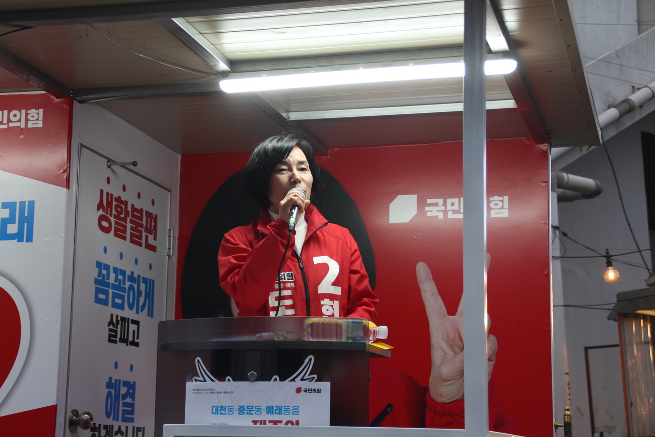 현정화 후보가 공약을 발표하며 지지를 호소하고 있다.(사진=강문혁 기자)