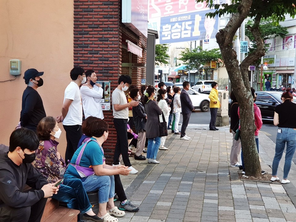 많은 지지자가 참석해 강권식 후보의 승리를 기원했다.(사진=강권식 후보 캠프 제공)