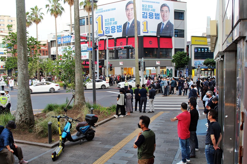 총력유세에 참석한 지지자들(사진=장태욱 기자)