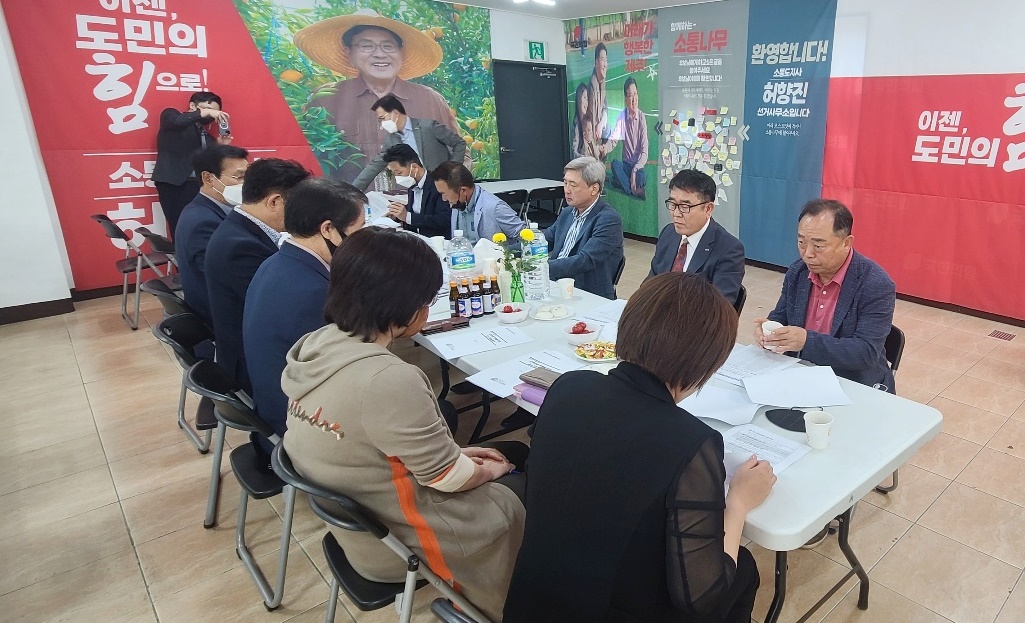 허향진 후보가 중소기업중앙회 제주지역본부와간담회를 갖었다.(사진=허향진 선거캠프 제공)