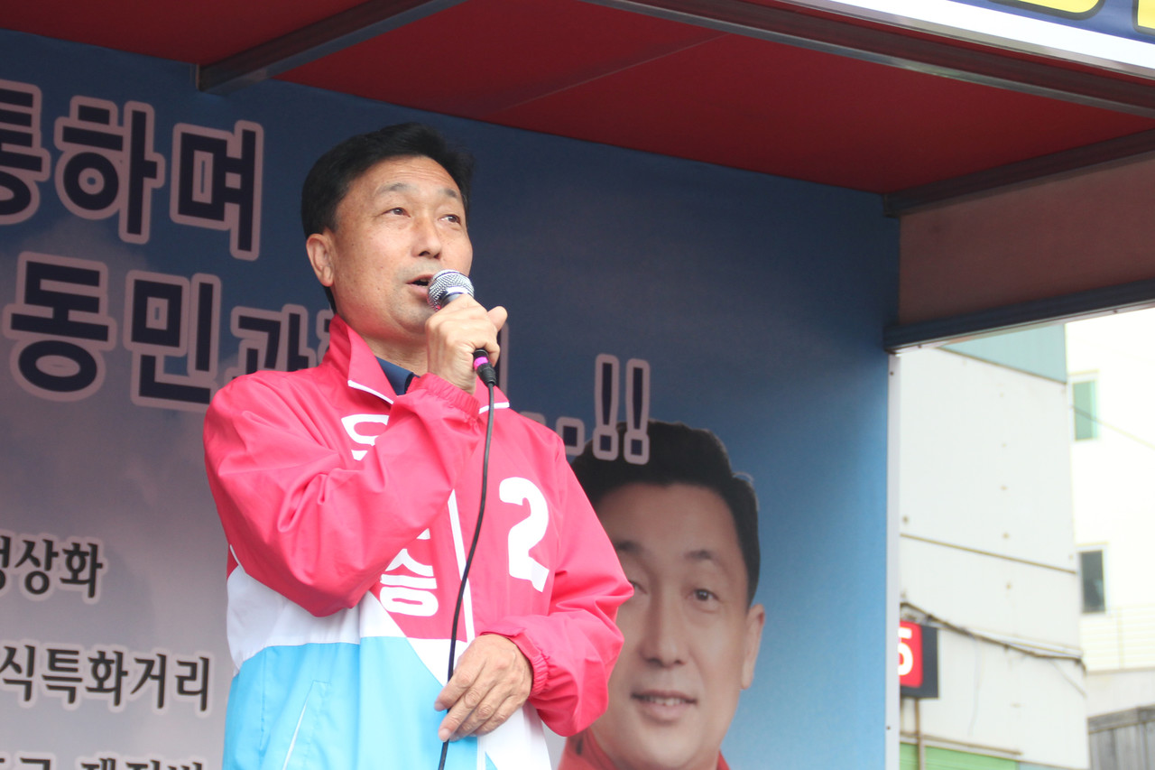 오현승 후보가 유세를 하고 있다.(사진=강문혁 기자)