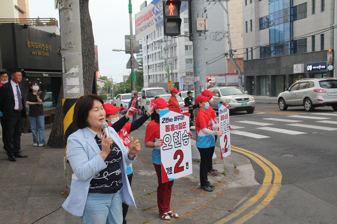 강익자 전의원이 찬조연설을 하고 있다.