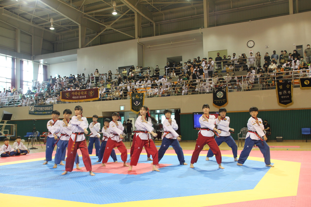 길잡이 태권도장 시범단 공연