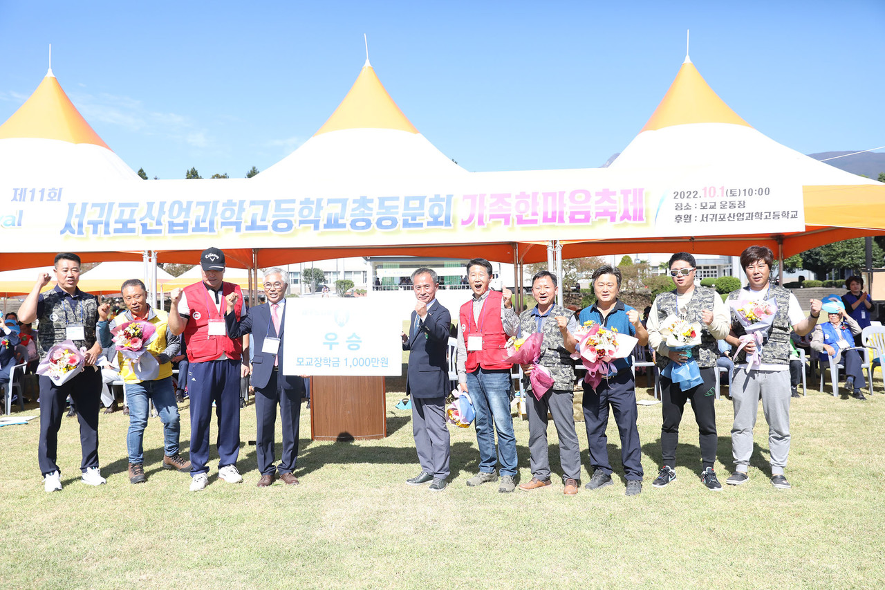 JIBS 고교 동문 골프대회 우승 상금 장학금 전달식(사진=강문혁 기자)