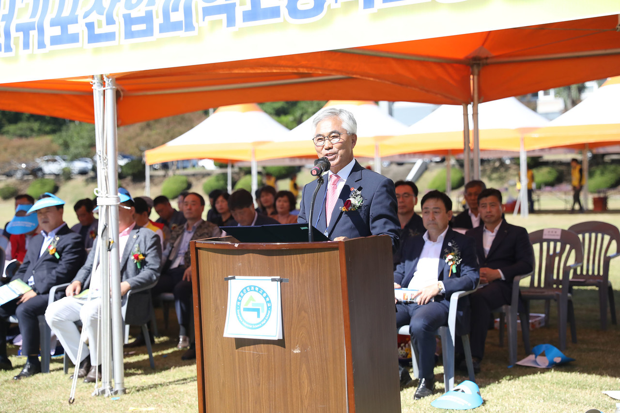 대회사 하는 양윤경 대회장