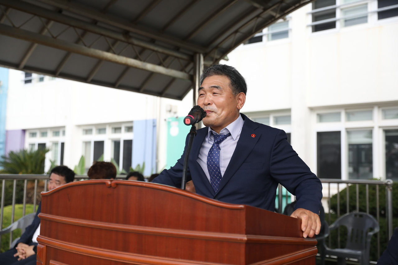 개회사하는 한성유 마을회장