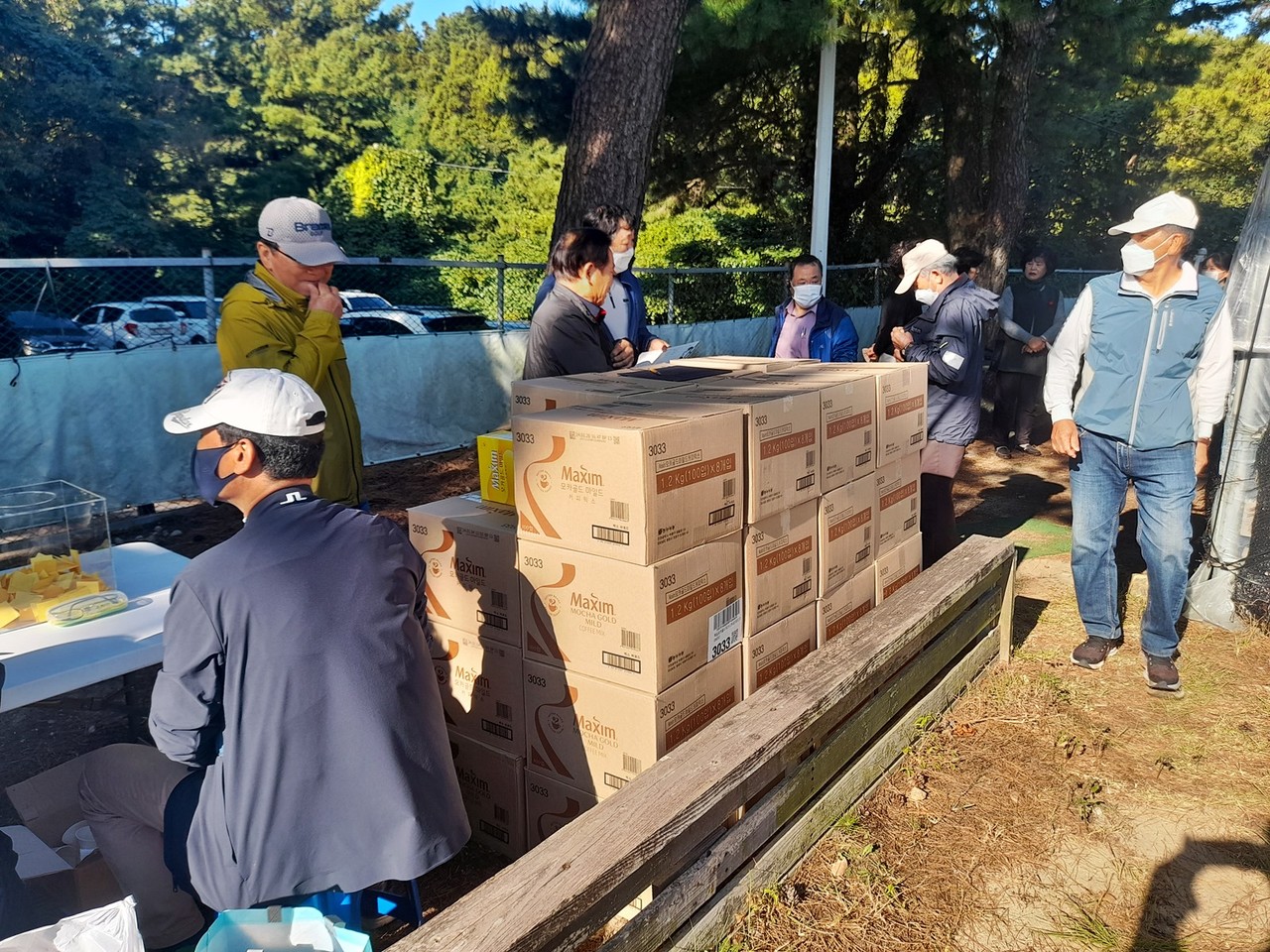 어르신들을 위해 푸짐한 선물이 마련됐다.(사진=장태욱 기자)