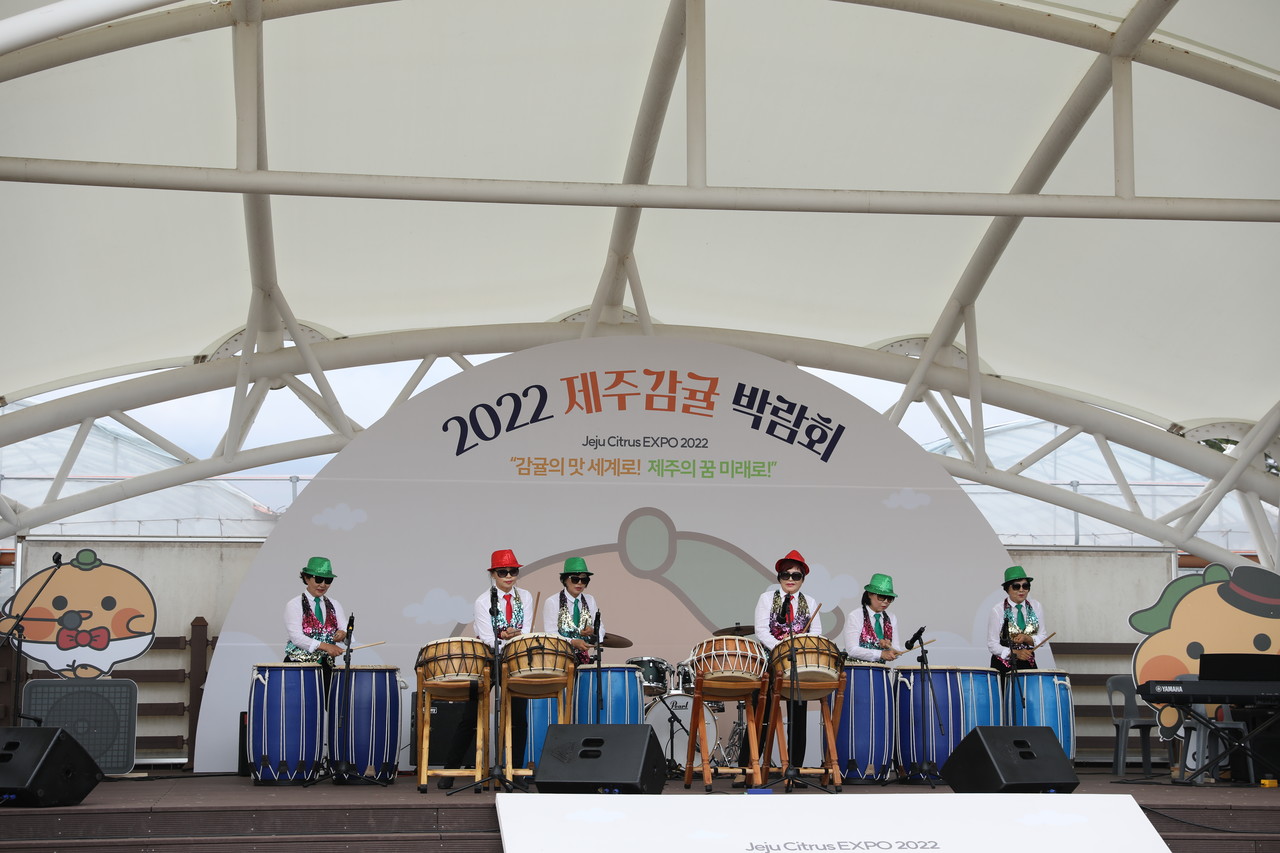 박람회 주무대에서 펼쳐진 난타공연(사진=강문혁 기자)