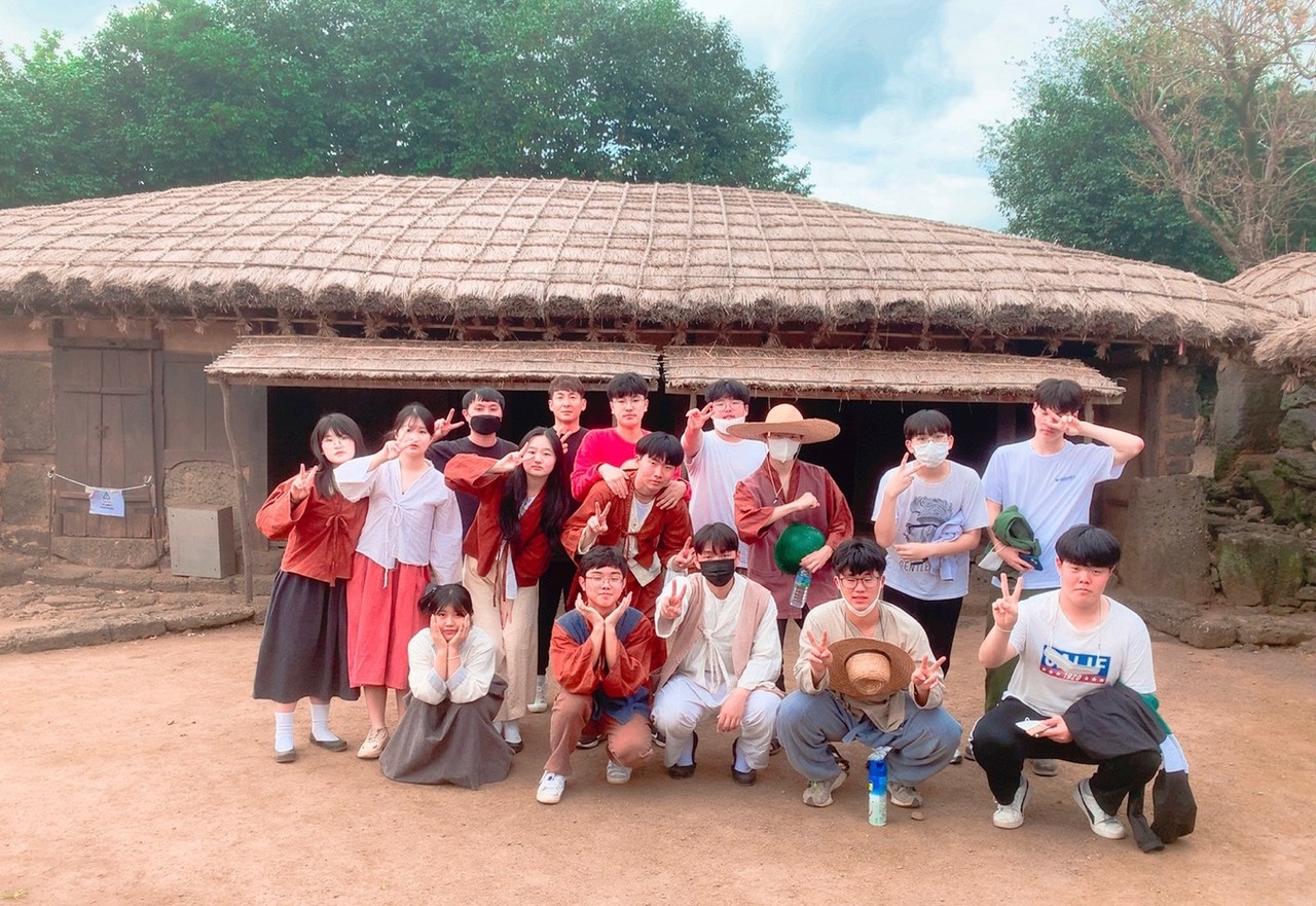 현장에서 단체컷 (사진=서귀포고 제공) 