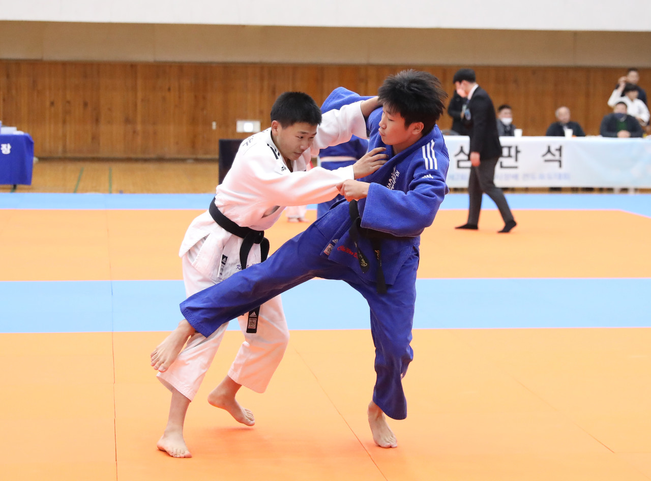 신엄중 대 중앙중 시합중(사진=강문혁 기자)