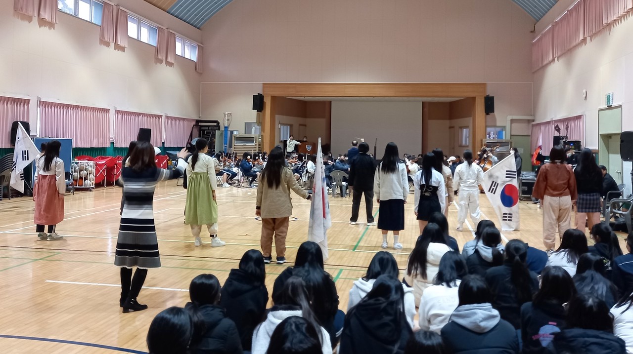 19일 리허설 현장. 오케스트라, 뮤지컬, 2학년 학생들의 전체 합창의 종합예술무대 (사진=설윤숙 인턴기자)