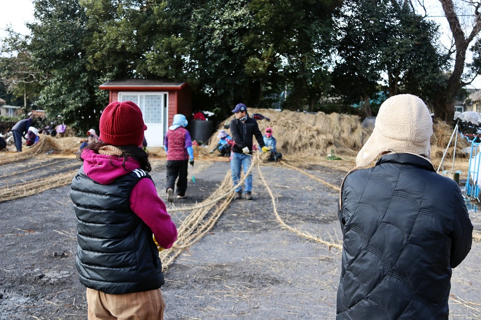 외줄을 꼬아 집줄을 완성하는 과정(사진=장태욱 기자)