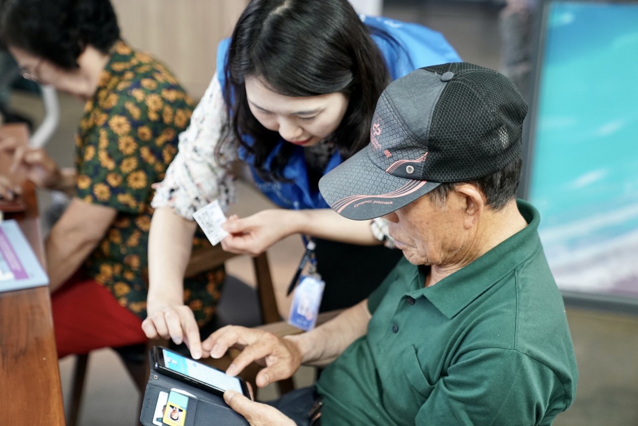 시니어 디지털 금융교육 현장(사진제공=제주은행)