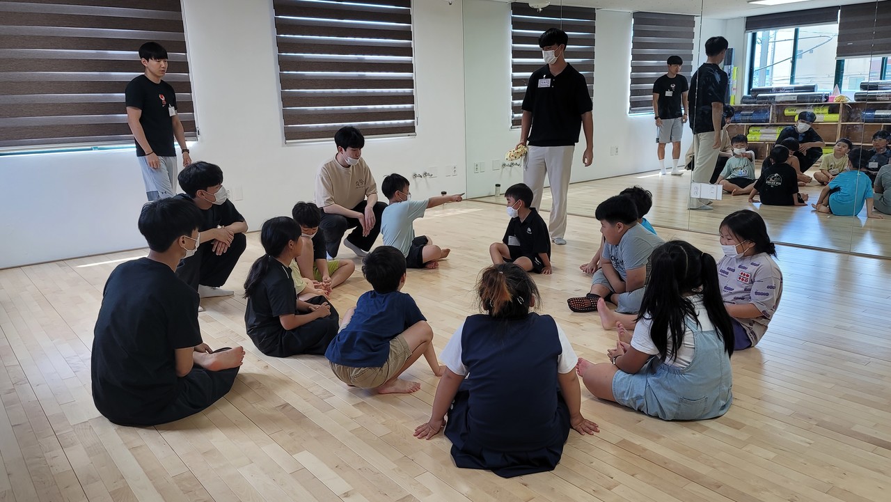 서귀포시몽생이다함께돌봄센터에서 여름방학 캠프를 운영하고 있다. (사진=대정읍도시재생현장지원센터)