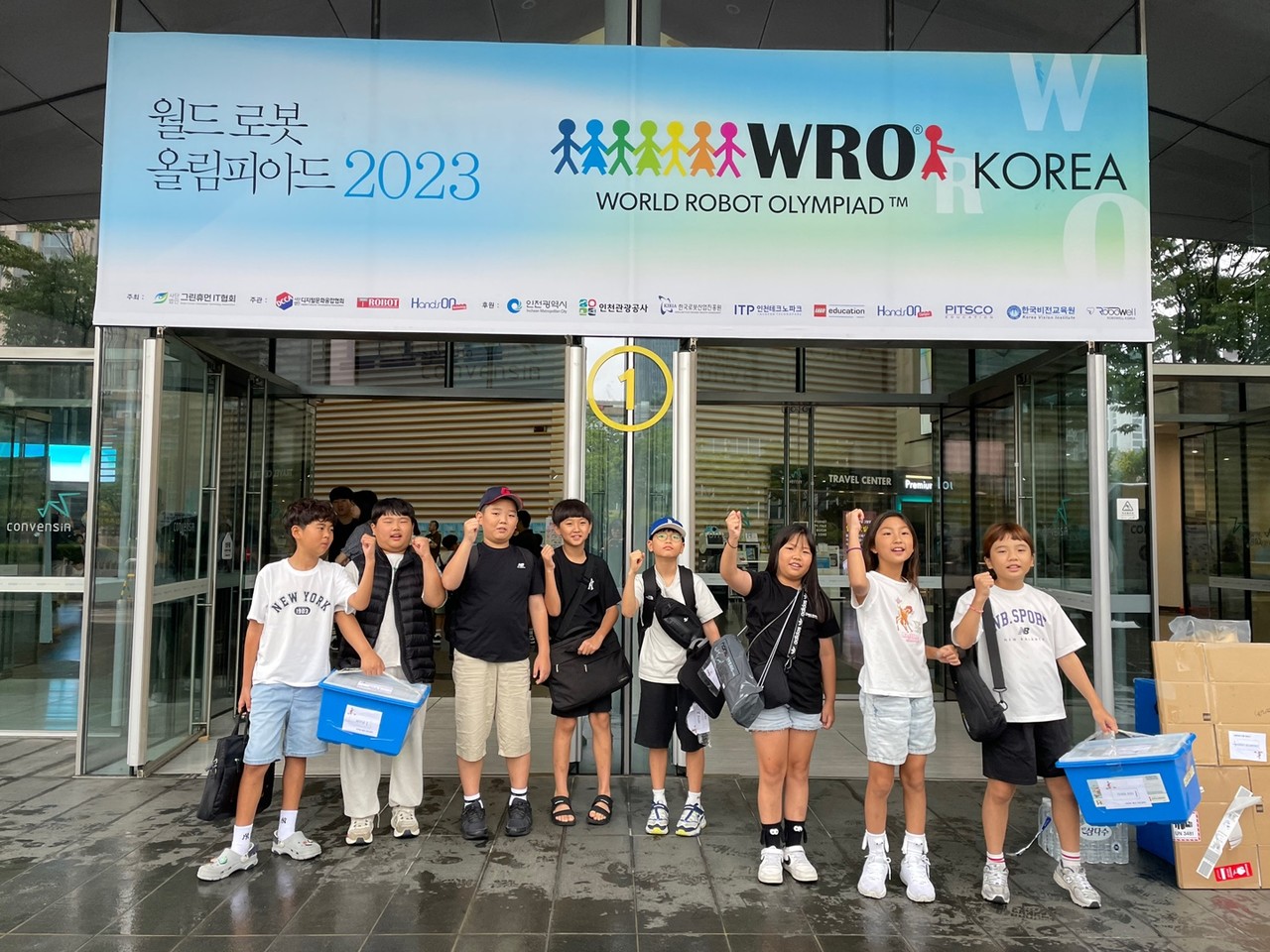 올해 WRO 한국대회에는 레고러닝센터 서귀포교육원에서 초등경기 2팀, 초등창작 1팀, 중등경기 3팀, 고등경기 1팀 등이 출전했다.