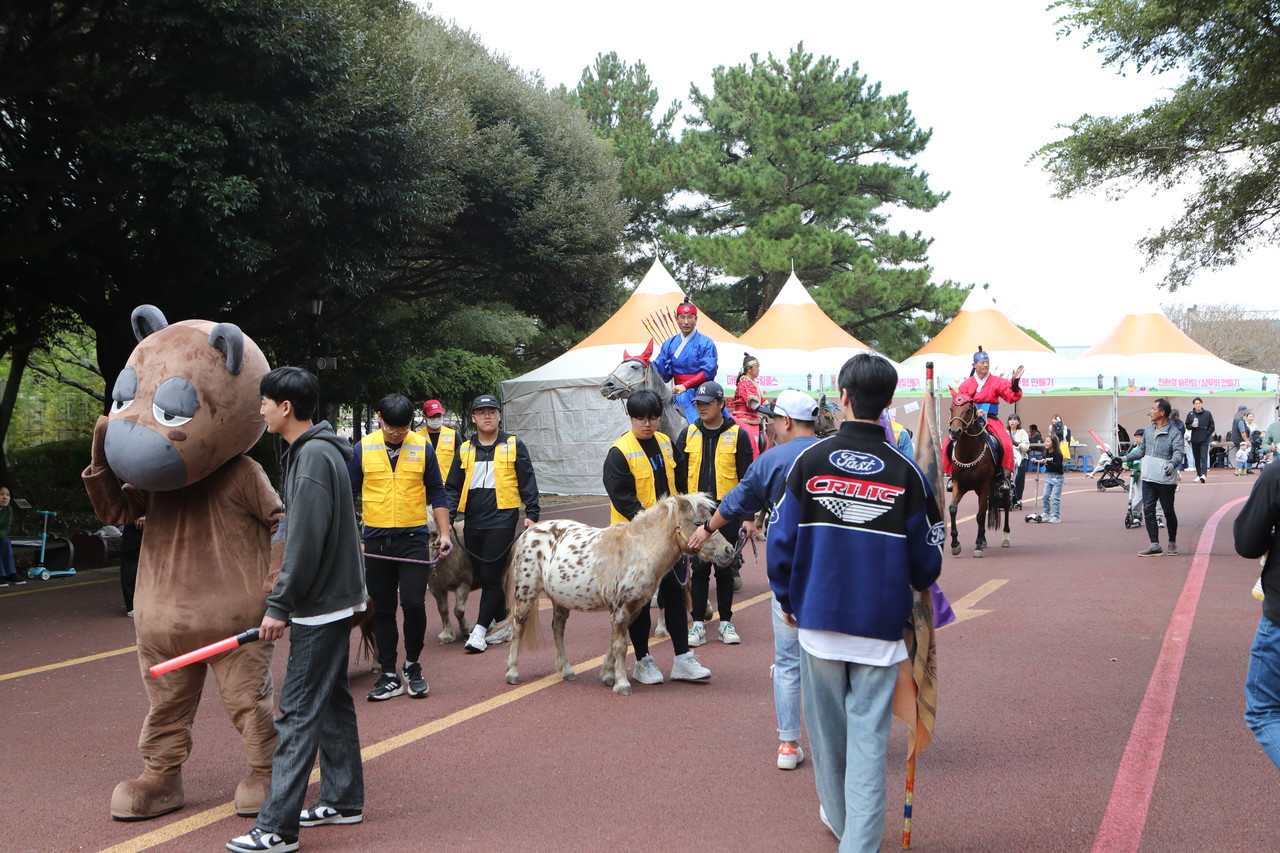 제주마 축제 퍼레이드 (사진=한국마사회 제주본부)