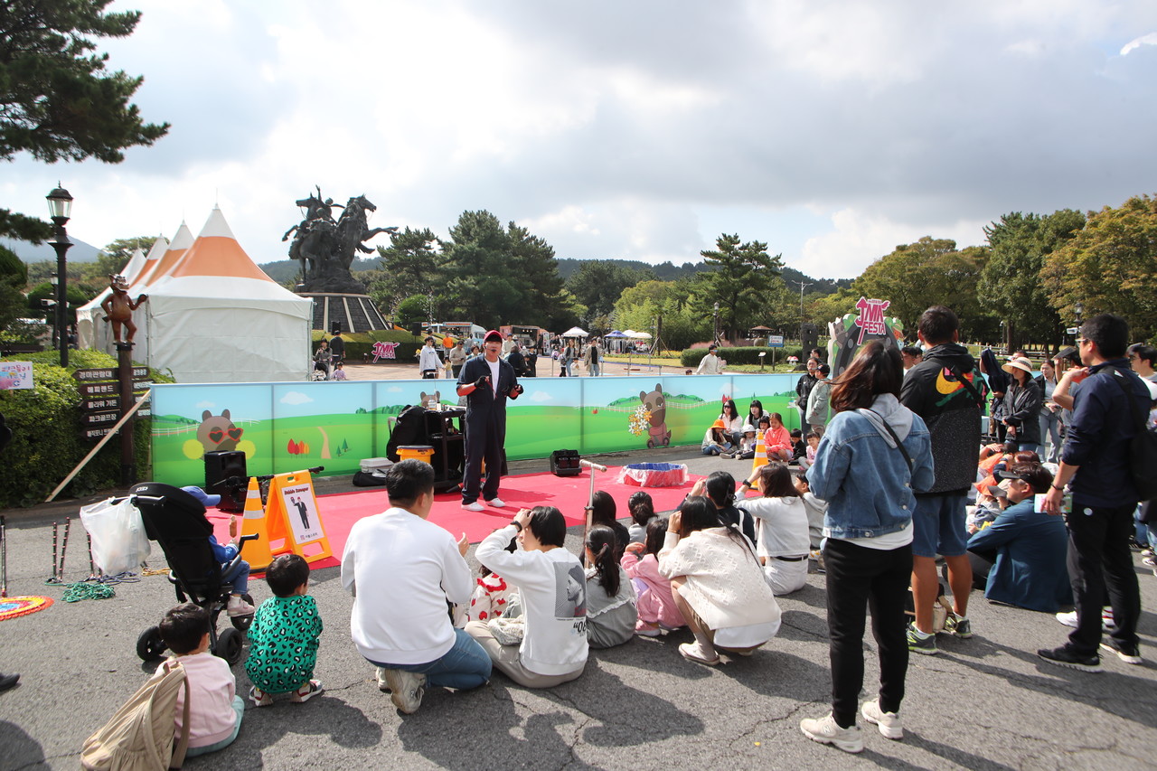 제주마 축제 버블쇼 (사진=한국마사회 제주본부)