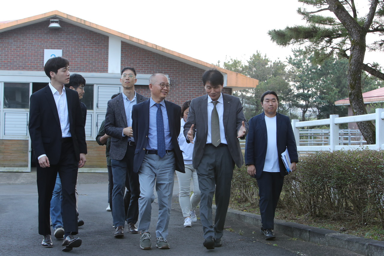 깨끗한 친환경 말 목장’만들기 (사진=한국마사회)