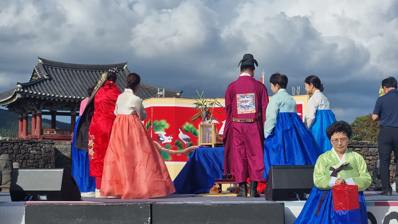 3일 성읍민속마을에서 전통혼례 재현이 있었다.