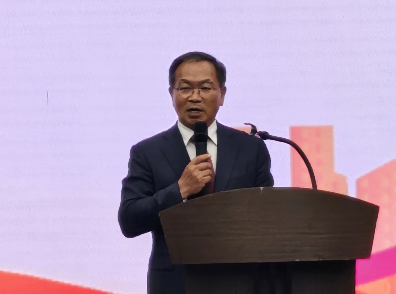 이상준 센터장이 기념사를 하고 있다.