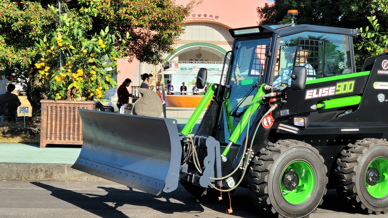 디케이원글로벌의 전동 로더