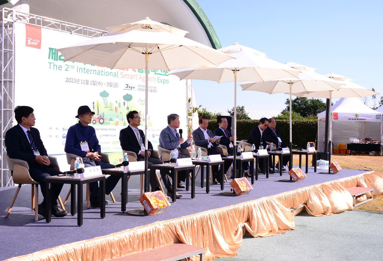 개막 특별 라운드테이블