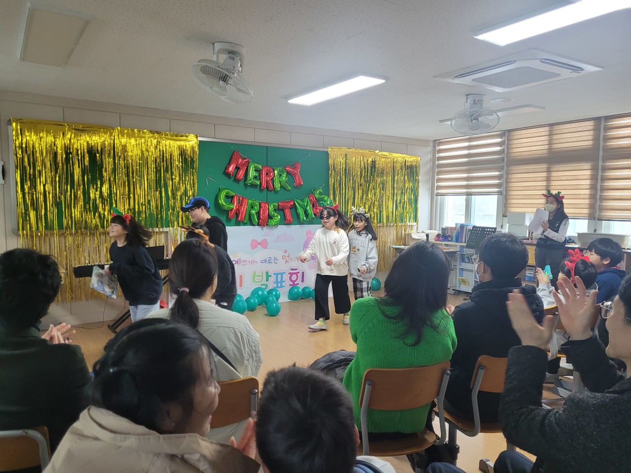 서호초등학교(교장 양정윤)는 지난 21~22일 교내에서 1·3·5학년과 2·4·6학년의 학급별 ‘재능 나눔 꿈·끼 발표회’를 열었다.