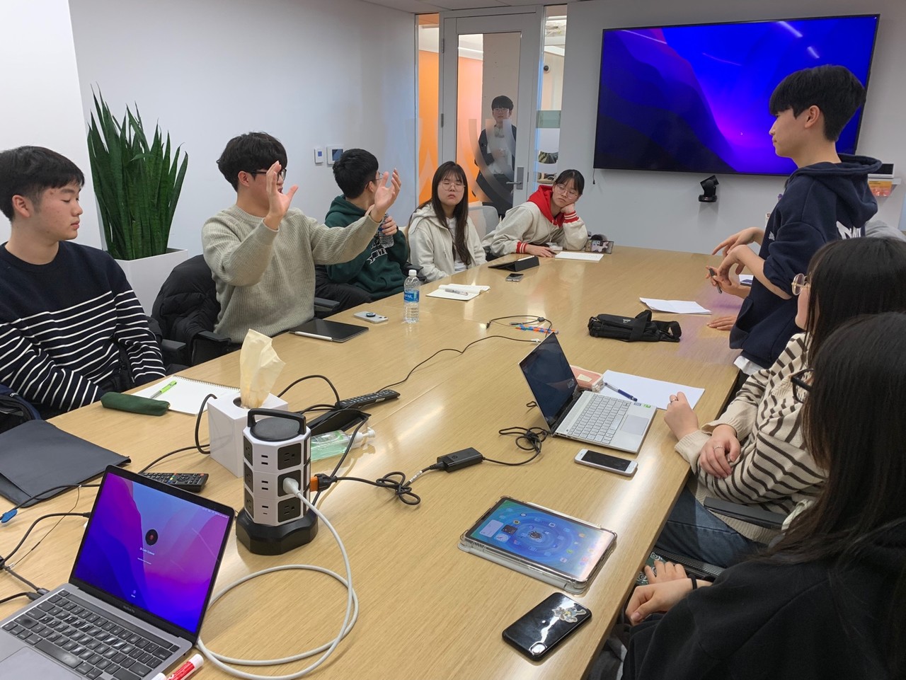 제주특별자치도교육청(교육감 김광수)은 도내 고등학생 24명이 참여하는 국외대학 R&E 프로그램을 운영하고 있다고 전했다.