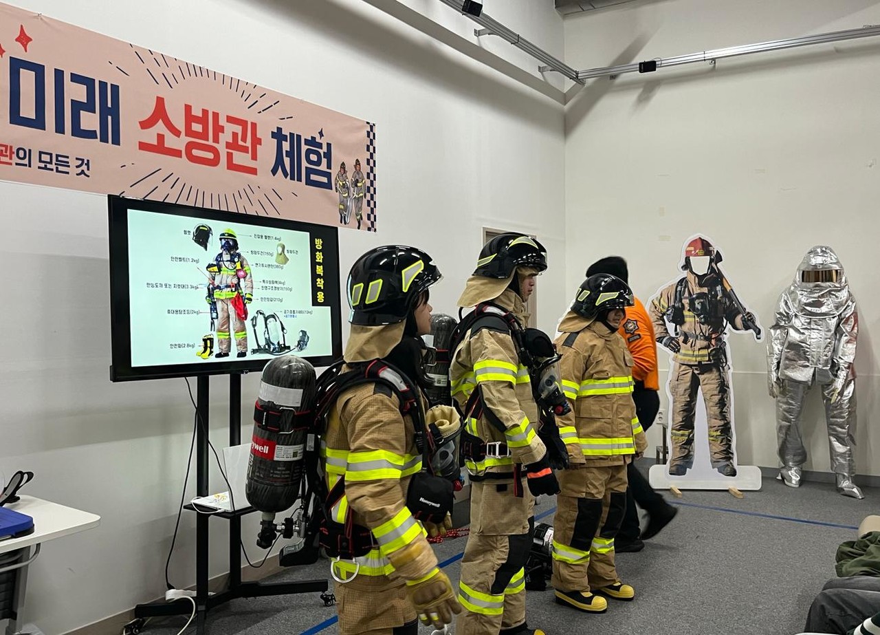 제주안전체험관이 이달부터 중ㆍ고등학교 맞춤형 체험 프로그램을 본격적으로 가동하는 가운데 지난 12일 한림중학교 2학년 학생 90명을 대상으로 ‘중ㆍ고등학교 맞춤형 체험 프로그램’을 진행했다.