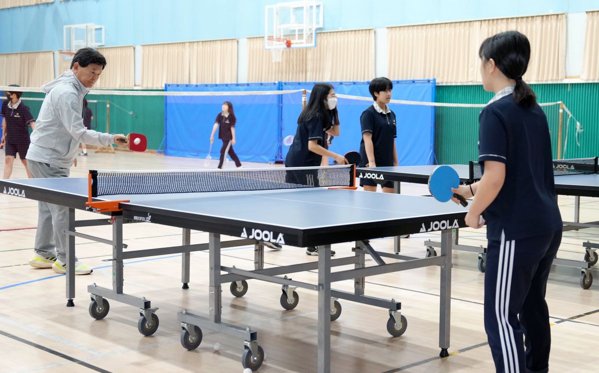 김광수 교육감은 22일 제주동여자중학교를 방문해 제주아침체육활동에 참관했다