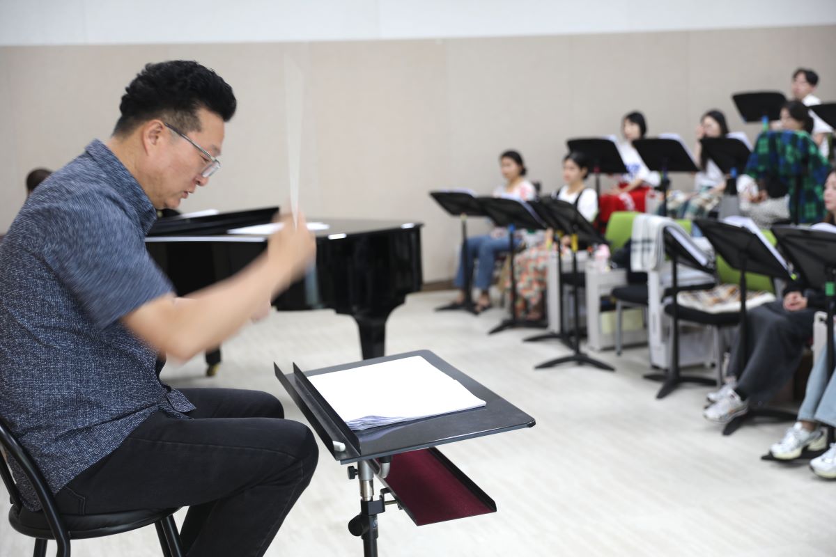 지난 7일 음악창작소 연습실에서 합창 단원들의 연습이 한창이다 (사진 구혁탄 인턴기자)  