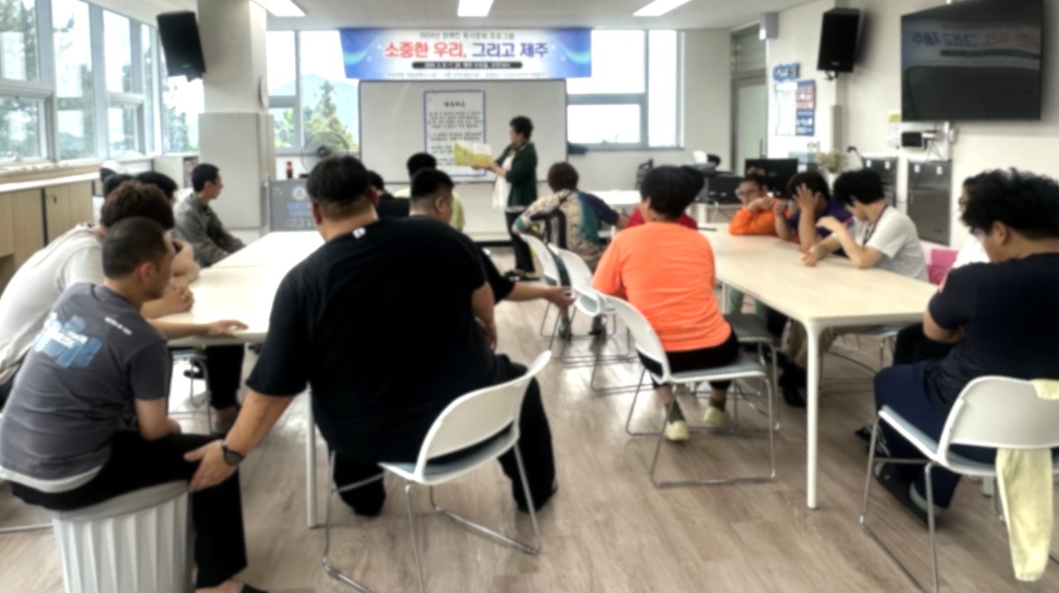 서부주간활동센터에서 진행하고 있는 그림책 읽기 