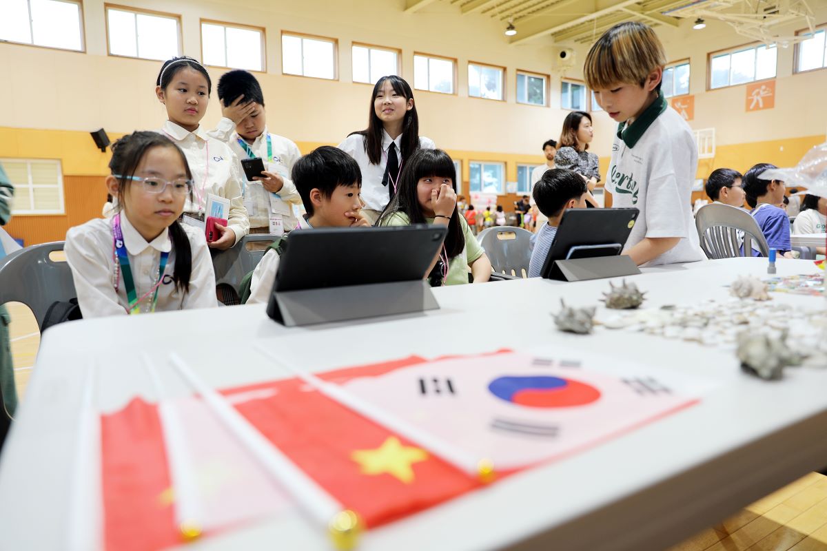 지난 1일 위미초 5학년 학생들은 충원실험초 친구들과 함께 수업 체험을 하며 교류의 시간을 가졌다.