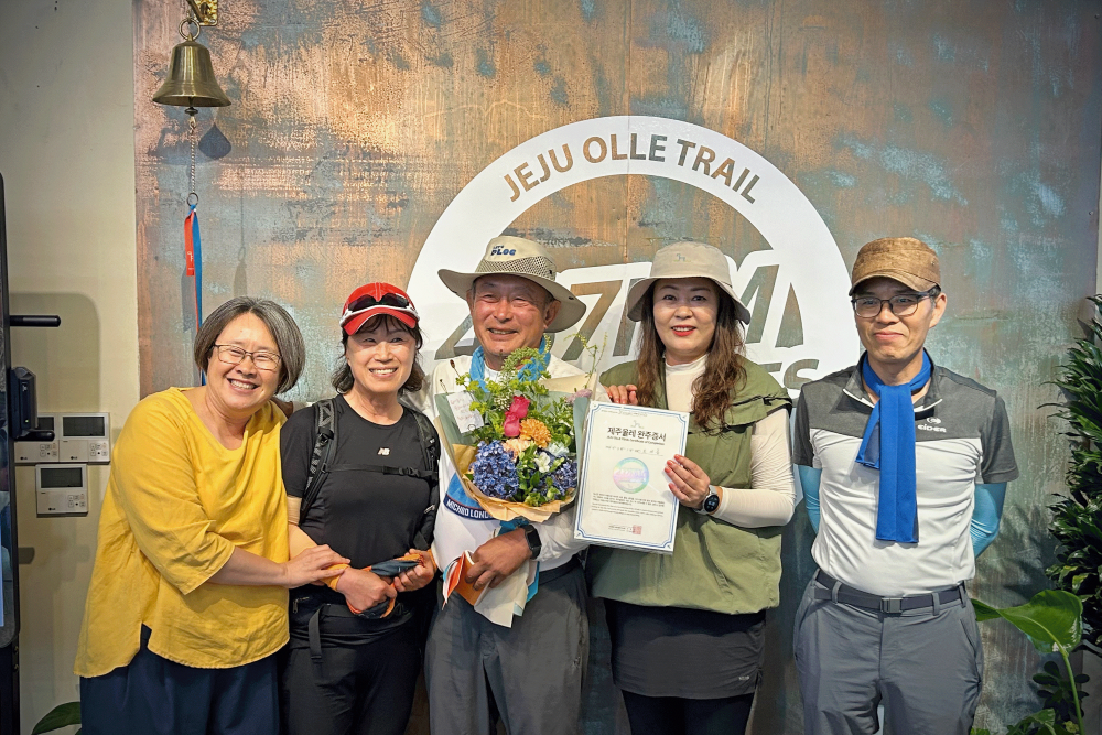 제주올레상 ‘기여 부문’을 수상한 오세흥 씨