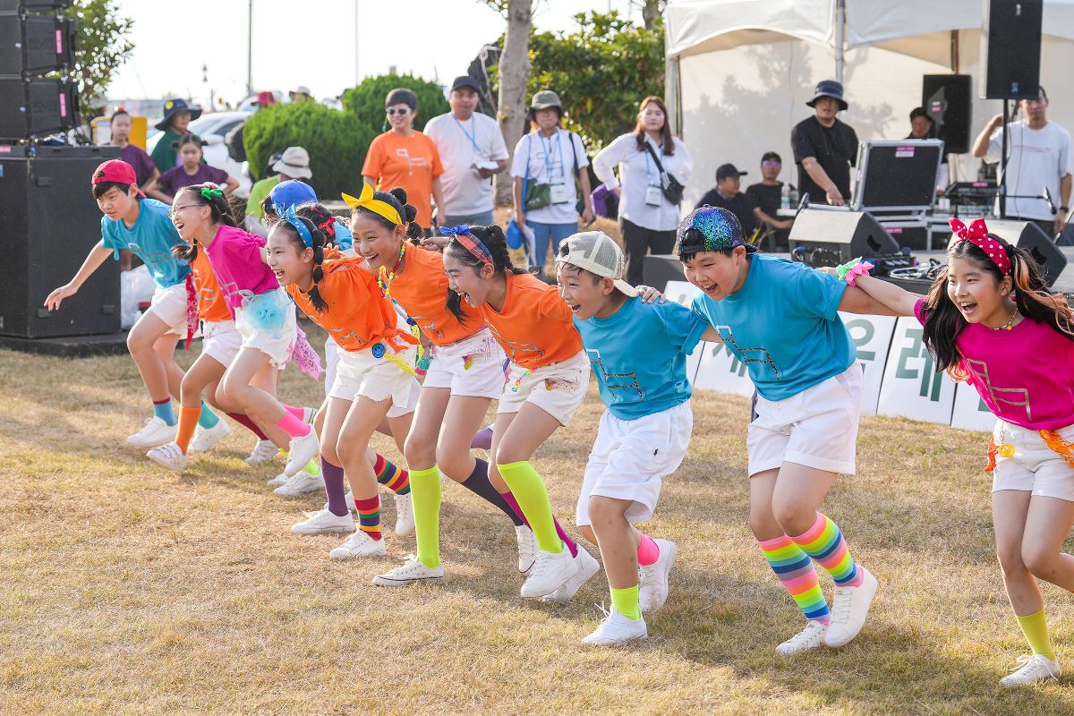 지난해 열린 제주올레걷기축제에서 공연한 예동어린이합창단.