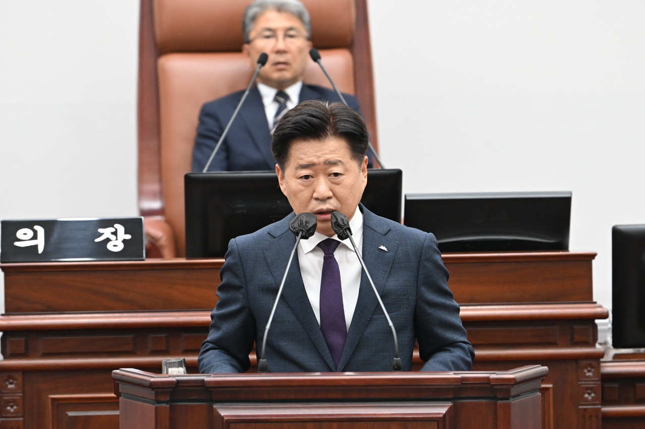 오영훈 제주특별자치도지사가 4일 오전 열린 제431회 임시회 제3차 본회의에서 발언하고 있다.