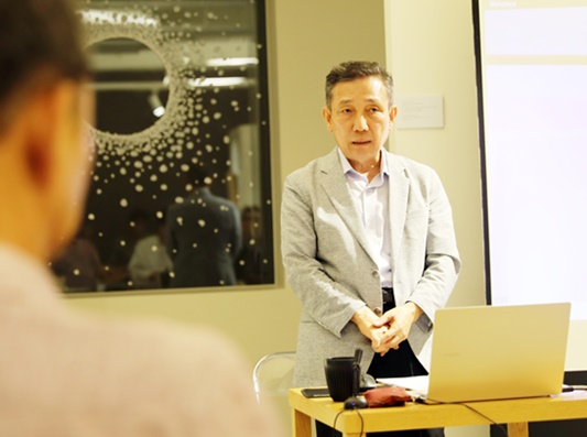 강연중인 김상봉 교수