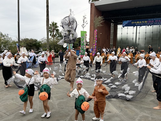 민속예술 분야에서 장려상을 받은 성산읍민속보존회.