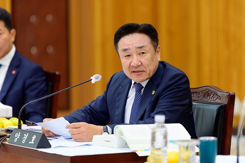 16일 서귀포시 환경도시위원회 행정감사에서 질의하는 양경호 도의원