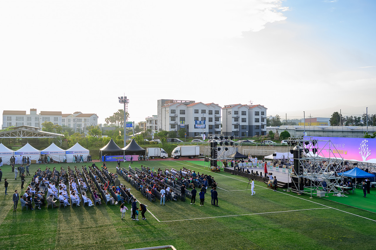 2023년 5월 6일 강정마을 김영관센터 종합운동장에서 열린 제1회 일강정의 날 기념행사 모습.
