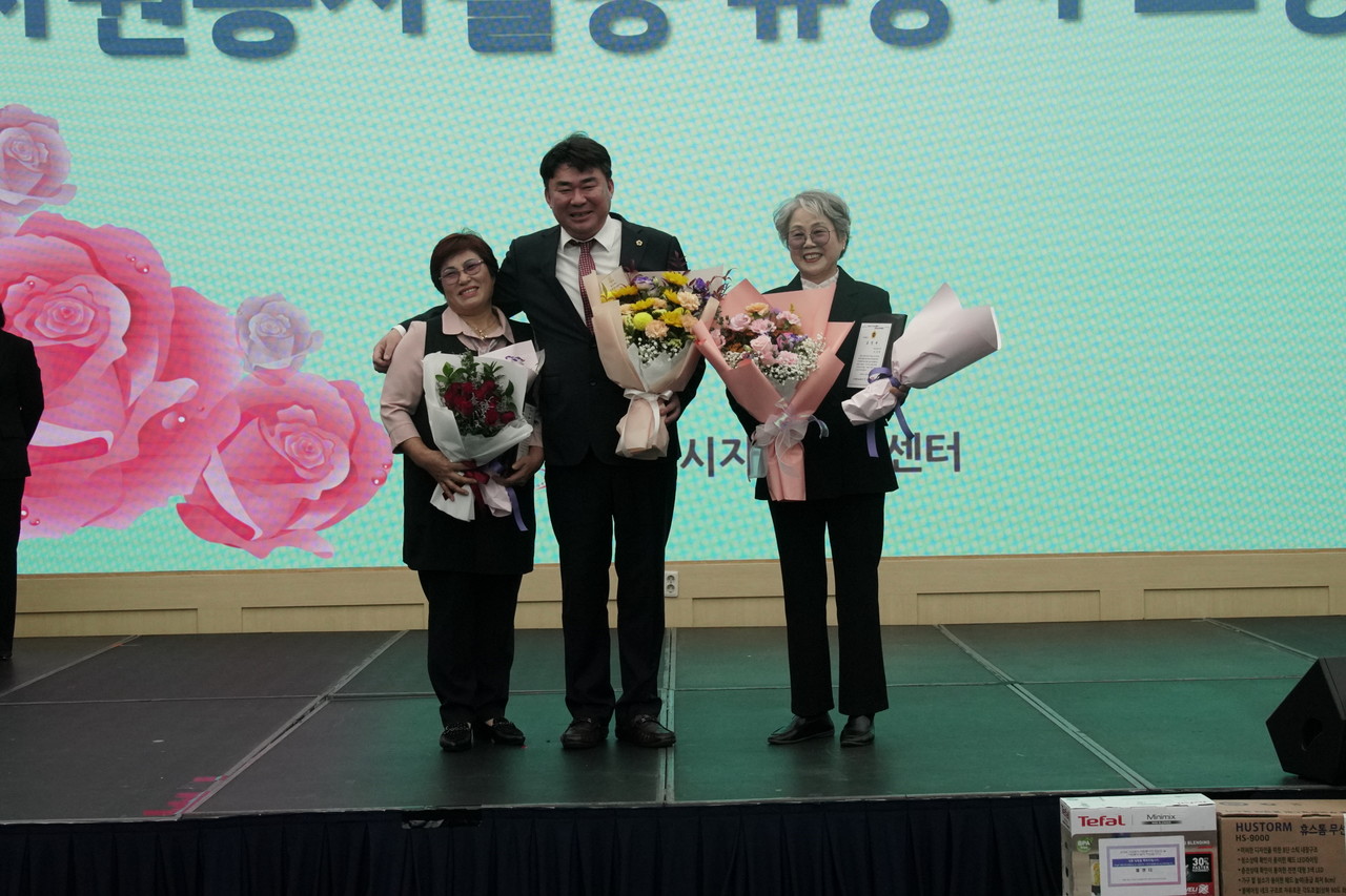 도의회 의장  표창 수상자들 