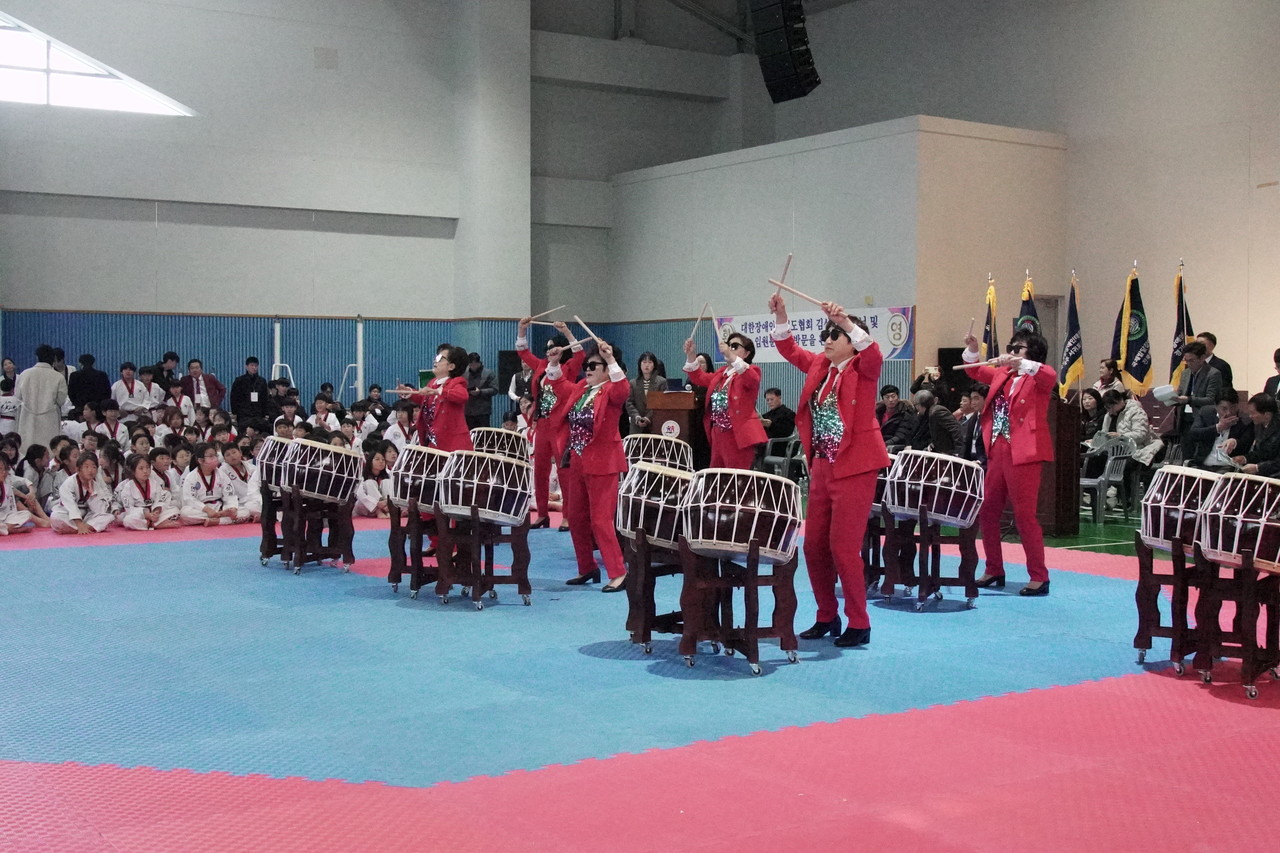 식전행사로 난타공연이 열렸다.