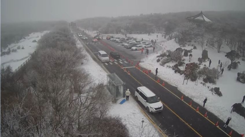 3일 한라산국립공원 실시간 CCTV 1100도로 캡처.