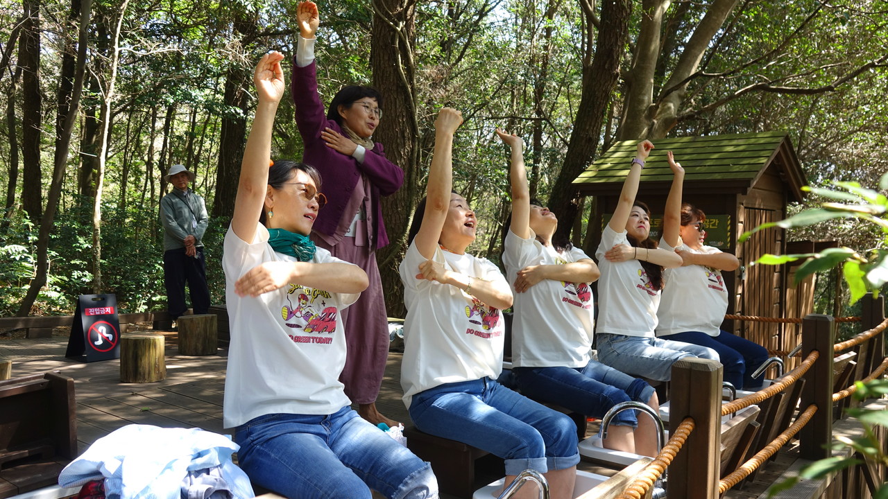 서귀포어울림교육 사회적협동조합이 진행한 연수 프로그램 모습.