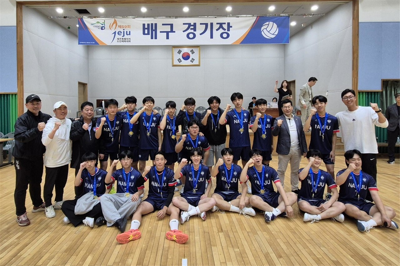 제59회 제주특별자치도민체육대회에서 수영 15세이하 전문선수부 여 혼계영(400m)에 출전한 중문중학교 나원영‧박민서‧조유진‧허태연 선수 모습.