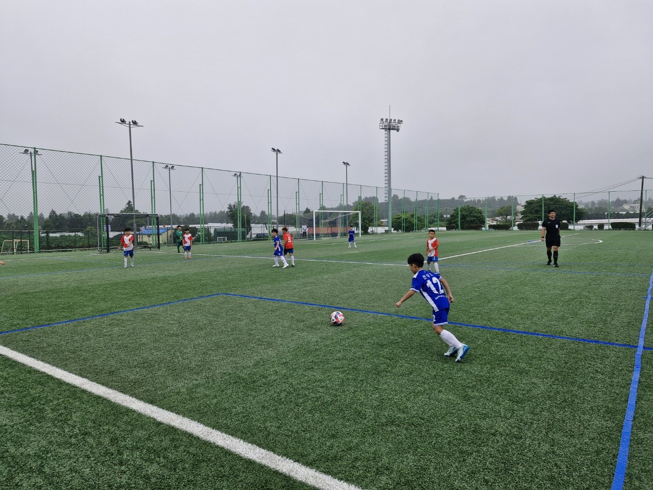 서귀포시축구협회가 주최‧주관하고 서귀포시체육회가 후원한 ‘2025 서귀포시축구협회장배 꿈나무 유소년 축구대회’가 지난 14일 개막했다.